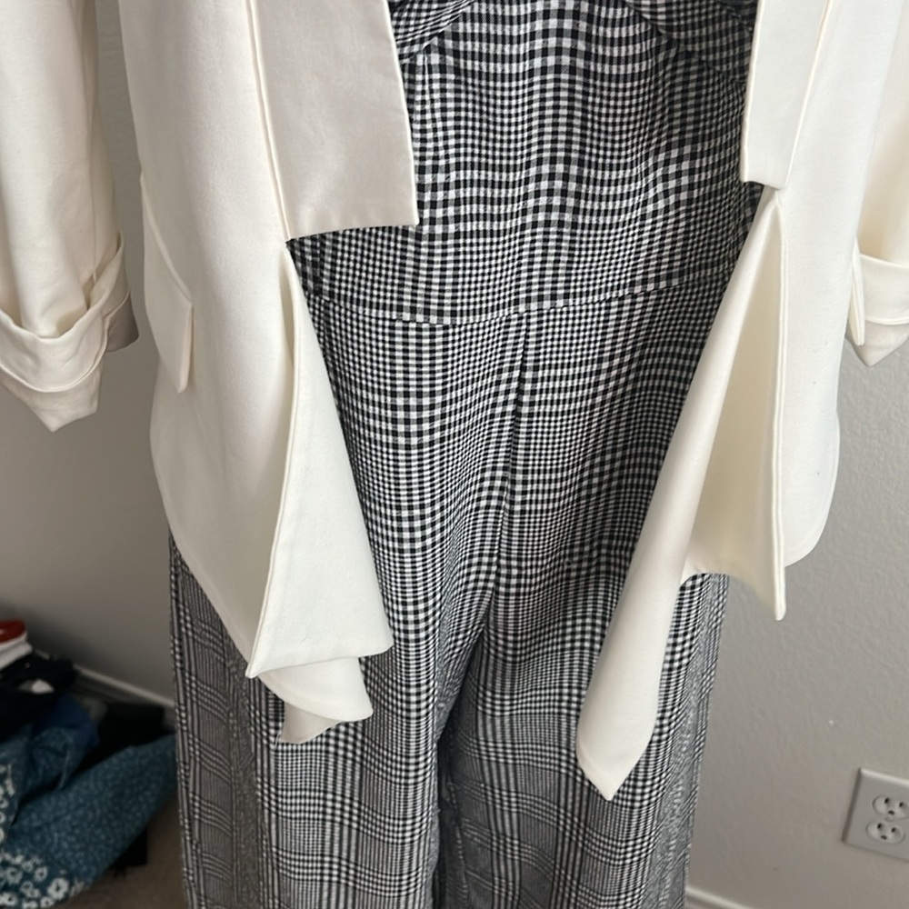BCBG cropped tuxedo blazer - Picture 6 of 10